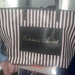 BRAND NEW Victoria’s Secret duffel bag. Tags still on it.